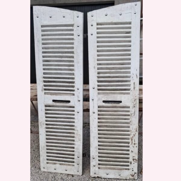 Location anciennes persiennes patinées blanches à Lyon