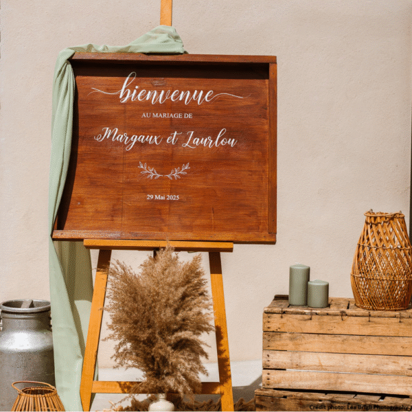 Location panneau de bienvenue mariage en bois à Lyon