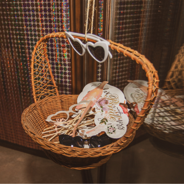 Location panier en rotin décoration événementielle à Lyon