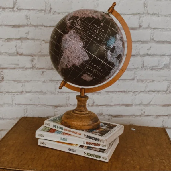 Location globe terrestre pour déco mariage thème voyage à Lyon