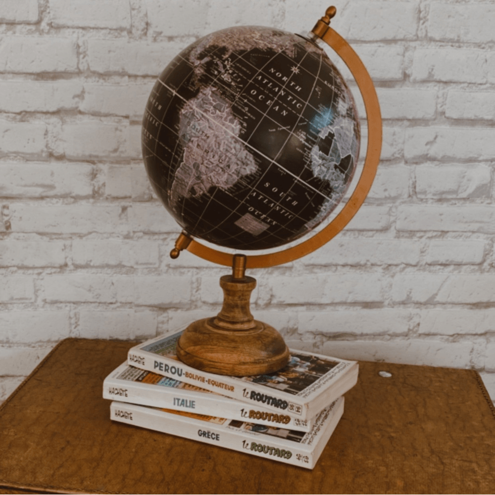 Location globe terrestre pour déco mariage thème voyage à Lyon