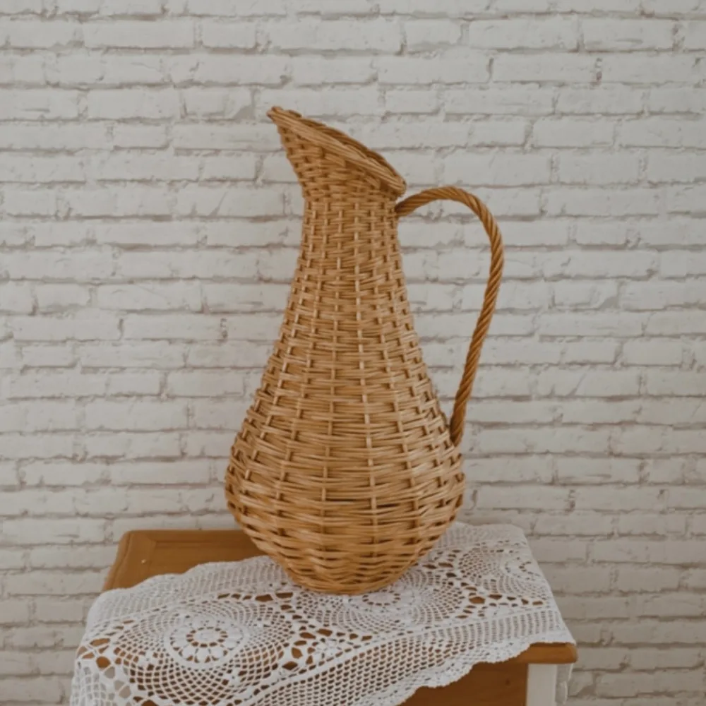 Location vase en rotin à Lyon