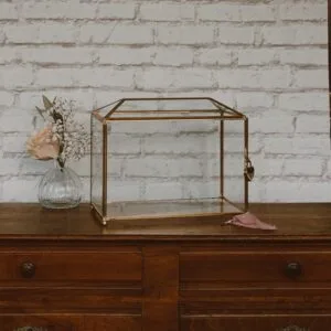 Location urne en verre aux bords dorés à Lyon