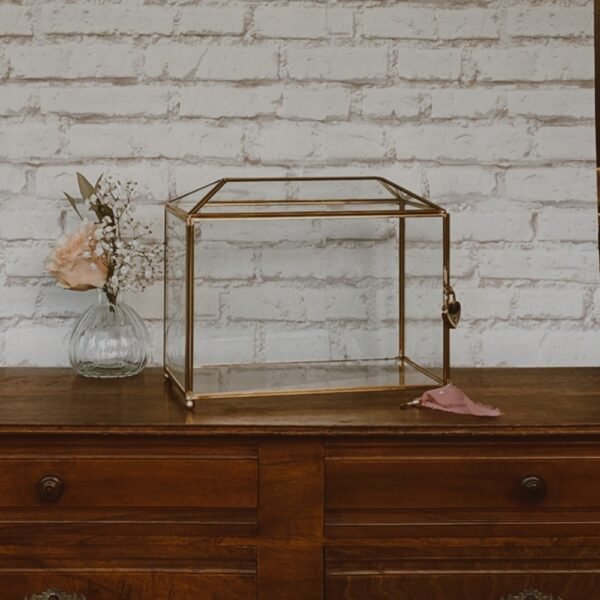 Location urne en verre aux bords dorés à Lyon