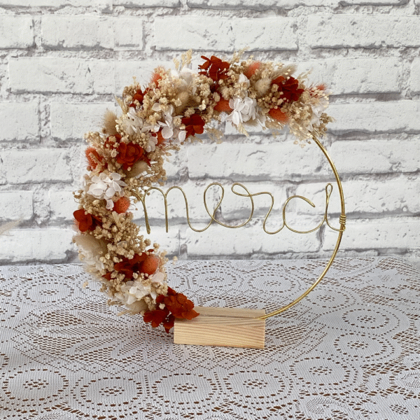 Couronne à poser 'Merci' fil doré et fleurs séchées