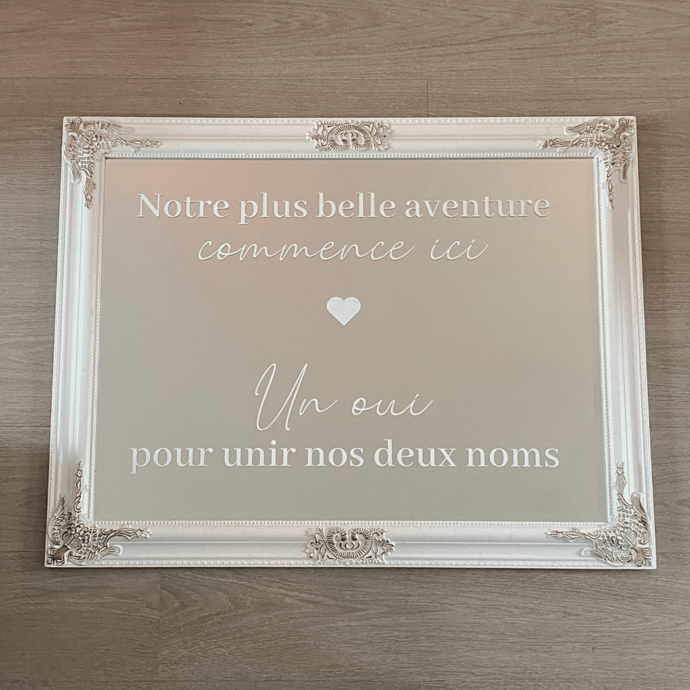 Miroir blanc avec stickers