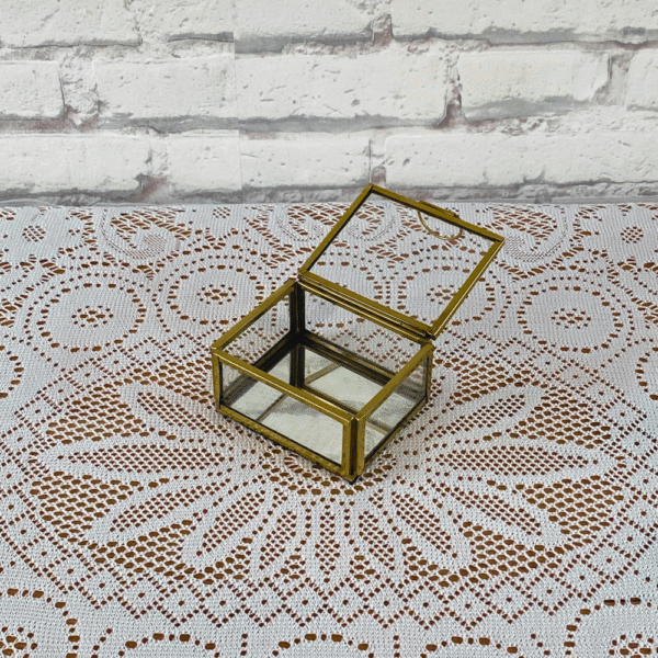 Boite à alliances aux bords dorés