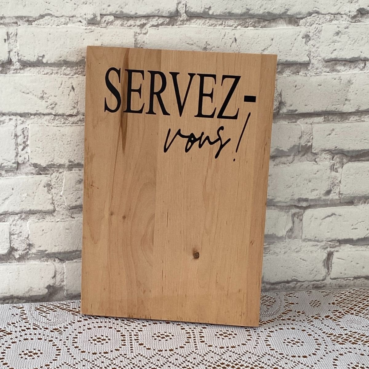 pancarte servez-vous Panneau en bois à message 'Servez-vous'