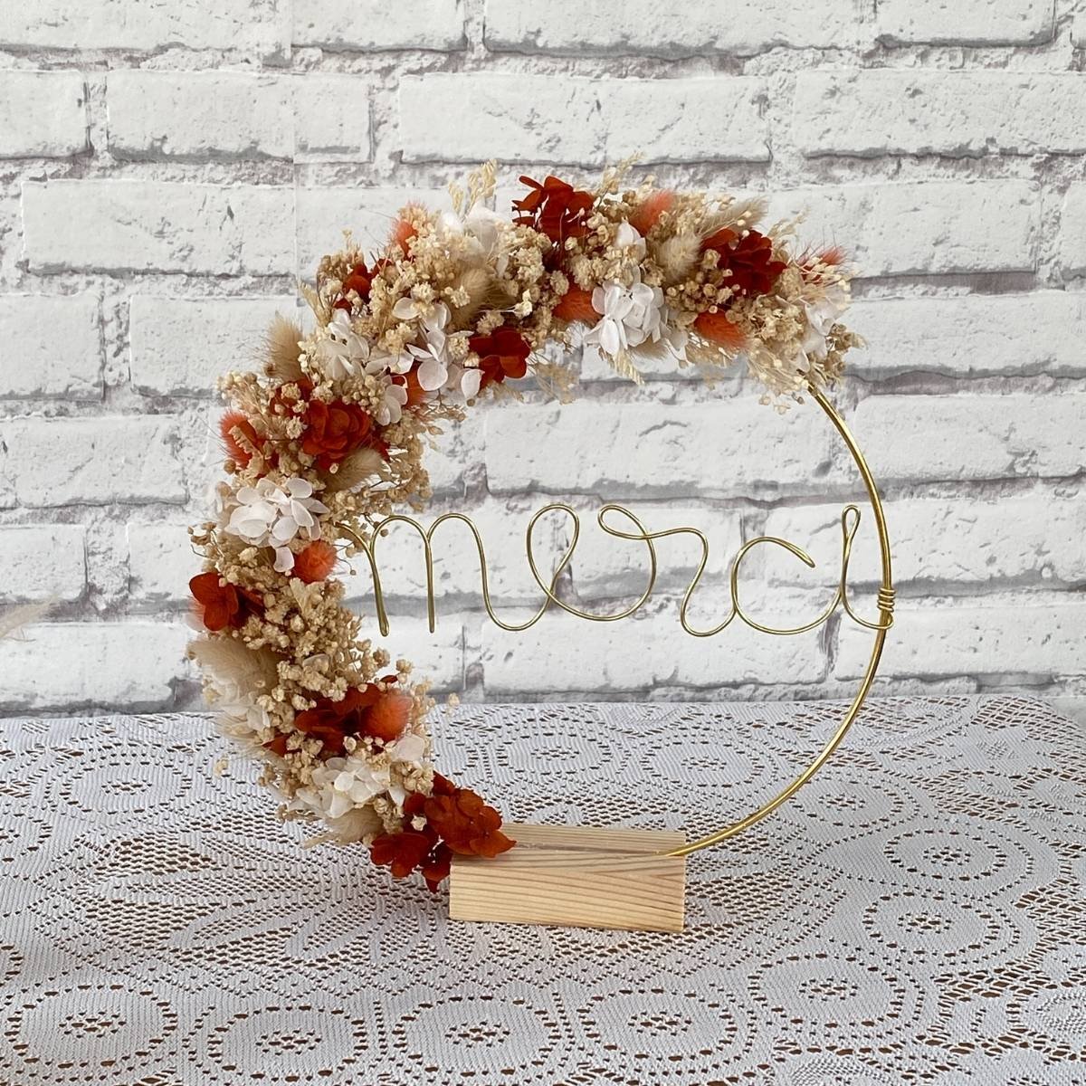 couronne fleurs séchées merci Couronne à poser 'Merci' fil doré et fleurs séchées