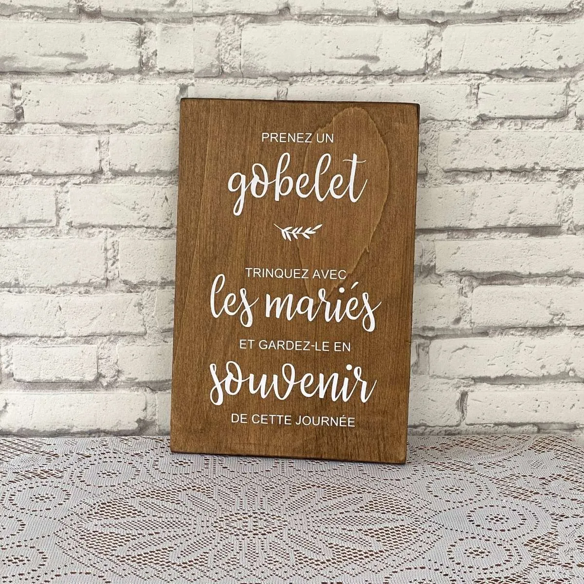 Panneau en bois 'prenez un gobelet'